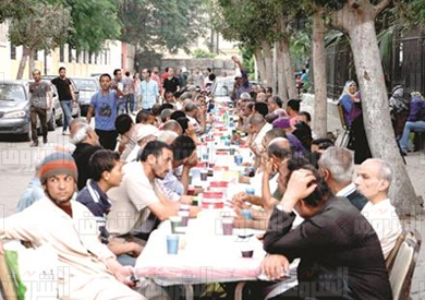 موائد الرحمن ملتقى الشقيانين فى وسط البلد تصوير - أحمد عبد الفتاح